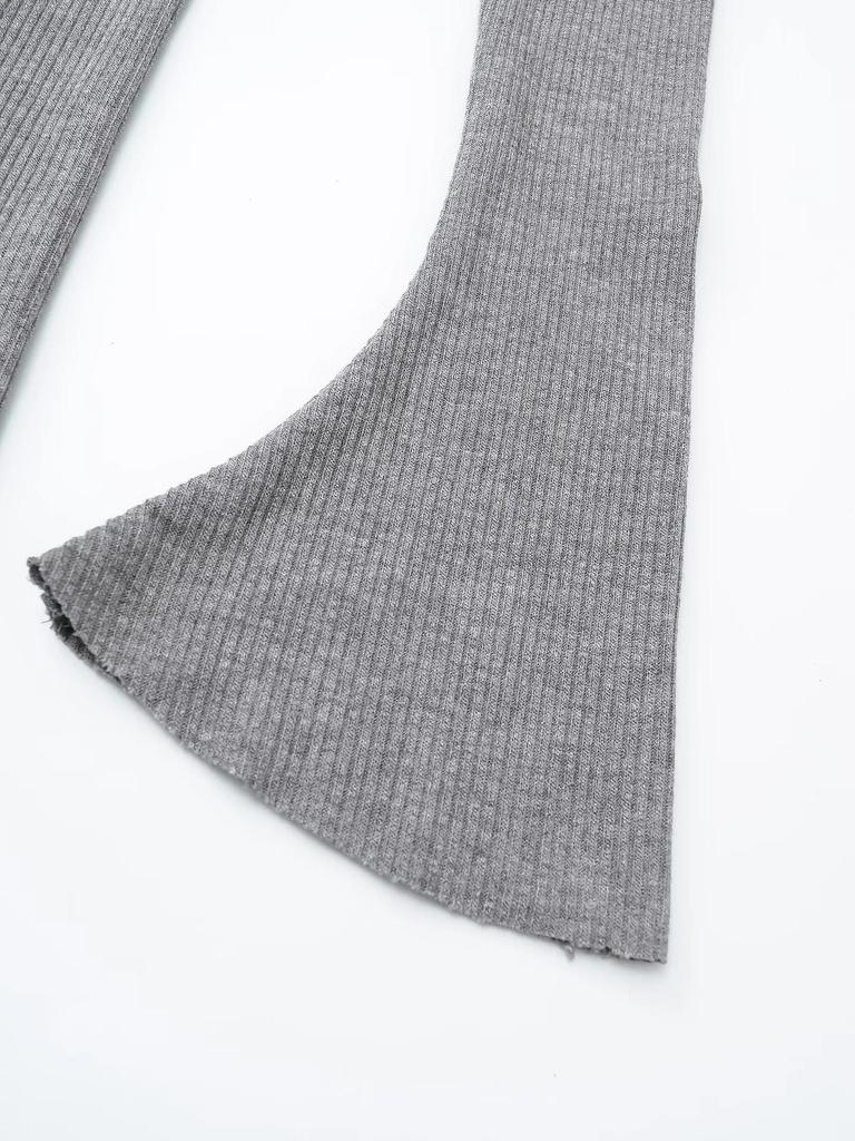 Elegantní pletené šaty s vysokým límcem - Podzim/Zima, Slim fit, Jednobarevné, Sukně ve tvaru deštníku s vysokým pasem.