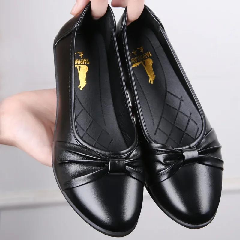 New Fashion Leather Shoes Woman Slip On Women Flats Moccasins Women's Loafers Spring Girl Soft Bottom Autumn Mother Shoe
