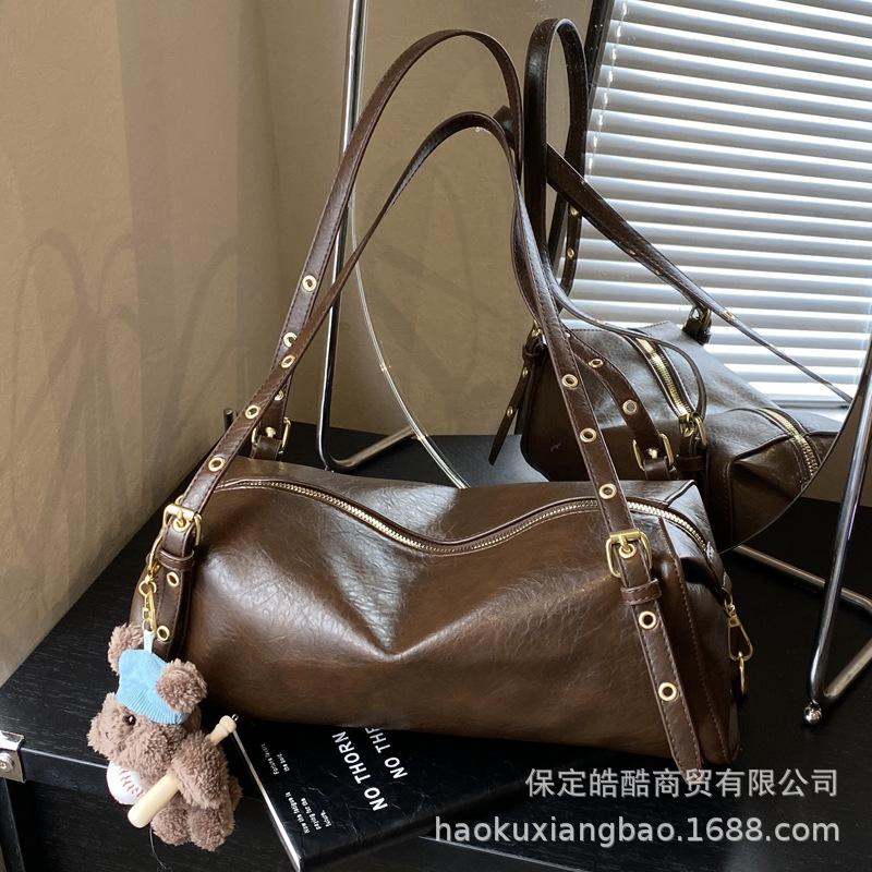 Retro high-end bag women's 2025 new autumn and winter fashion simple underarm pillow bag niche texture messenger bag