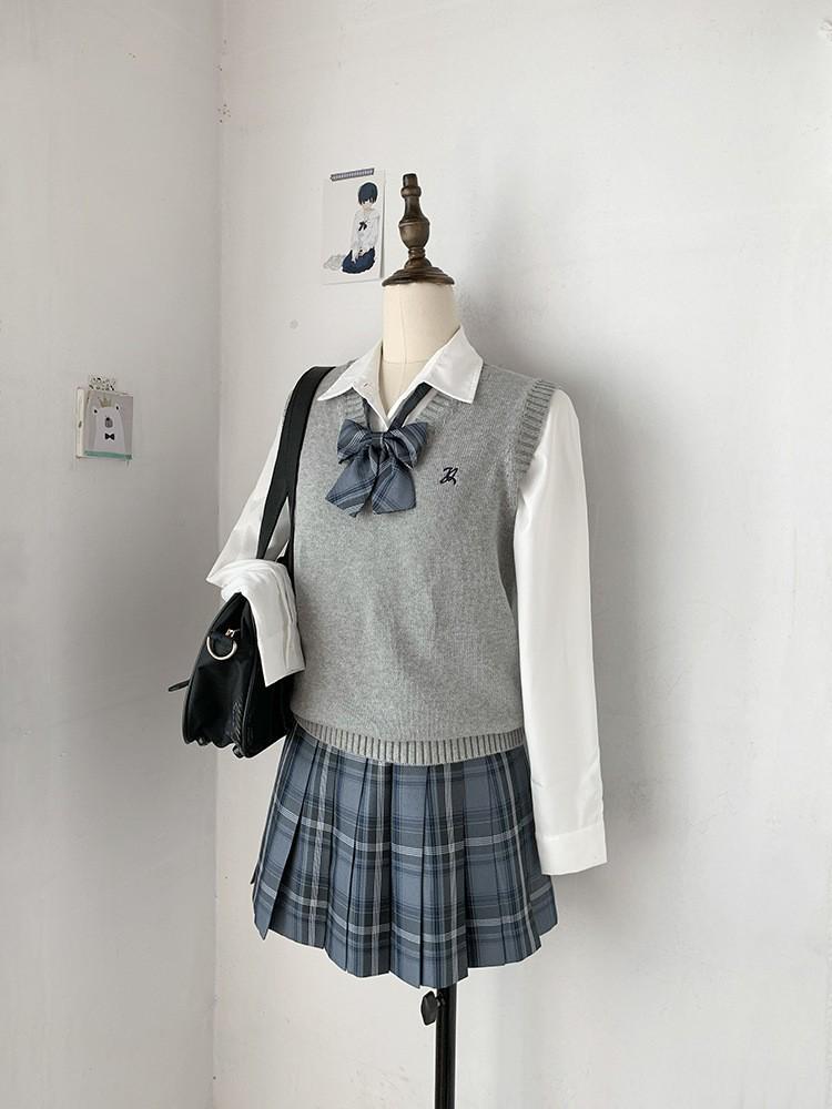 Classic V-Neck Solid Color Knit Vest - JK School Style for Students & Office, Ideal for Autumn to Spring