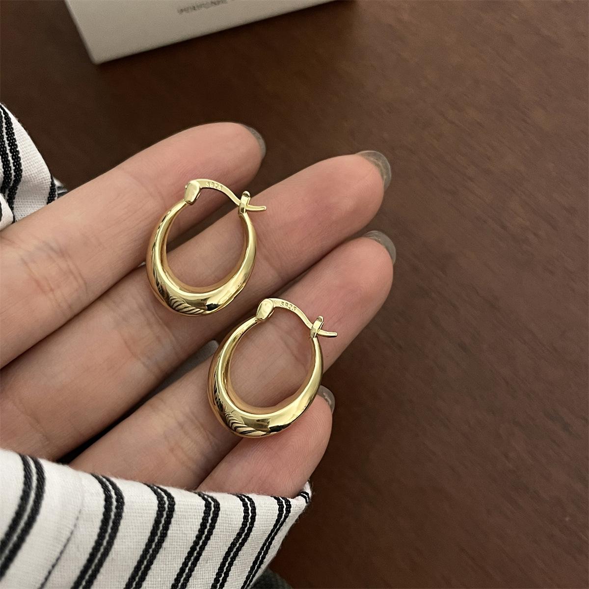 

Retro plain circle oval ear buckle niche simple versatile high sense 925 silver needle earrings femininity batch 925 silver needles