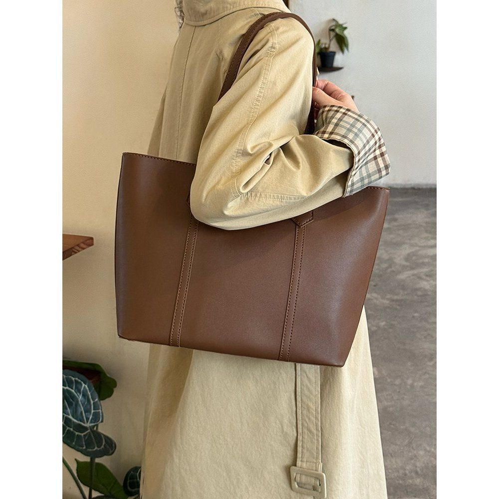 

Винтажная сумка-тоут большой вместимости женская 2025 новая высококлассная нишевая сумка на плечо для поездок на работу повседневная сумка под мышкой