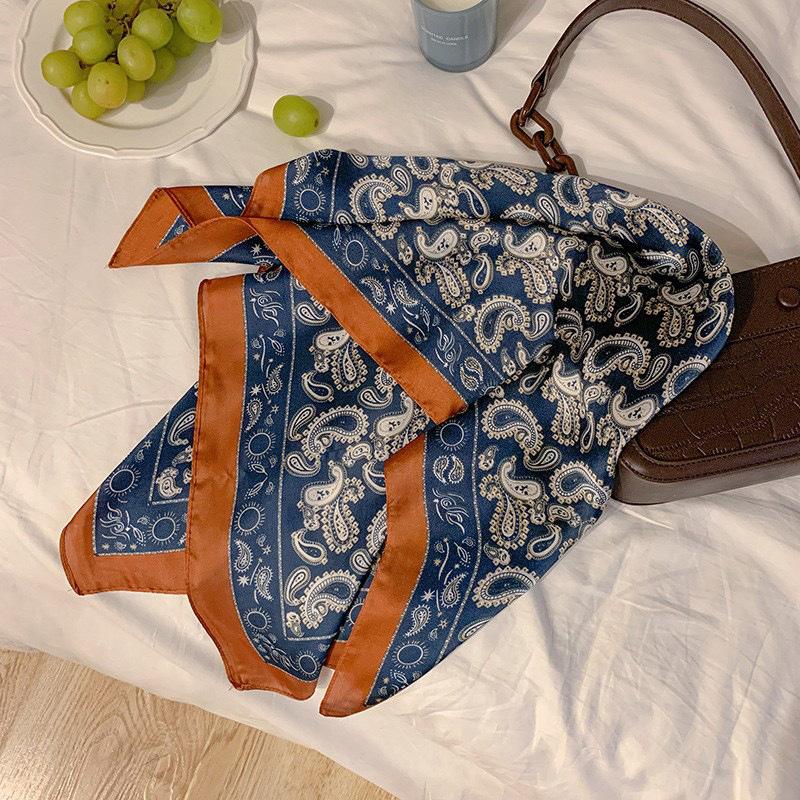 Schwarz-weiß gestreifter kleiner quadratischer Schal Seidenschal Damenkopftuch mit Hemd Professionelle Dekoration Nackenschutzschal Hals dünner Schal