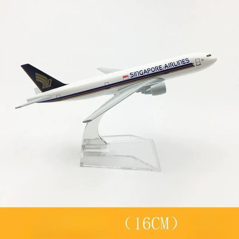 1/400 Scale Miniature Airplanes 16cm B747 Singapore Airways Alloy Metal Diecast with Landing Gear Simulation Plane Toy Model Aircraft