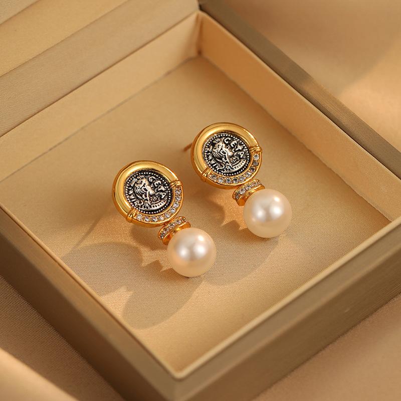 

Серьги из двухцветной серии «Древняя монета» с цирконовым жемчугом, женские модные серьги-гвоздики в стиле ретро, серьги-гвоздики с нишевым дизайном и высоким классом 18K