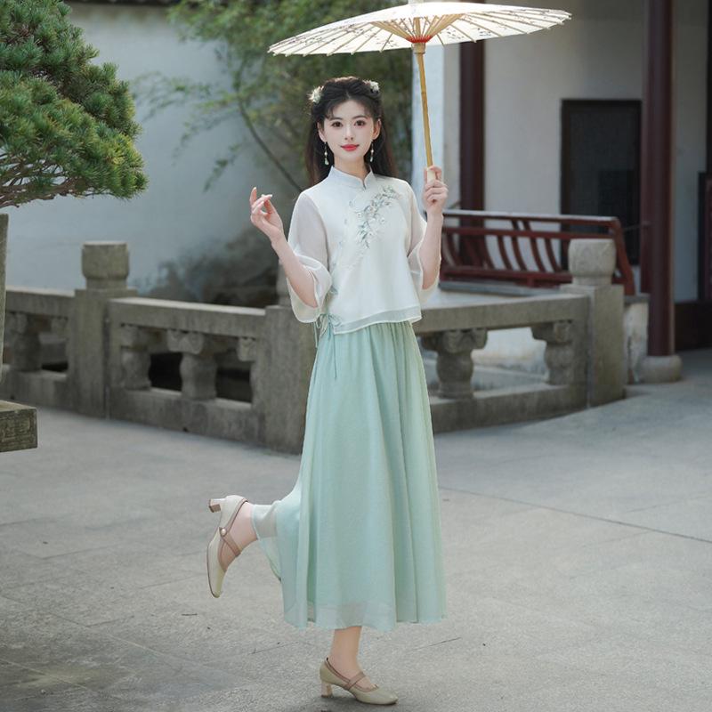 Chinese Retro Embroidered Tang Suit: Women's Han-Style Tea Set