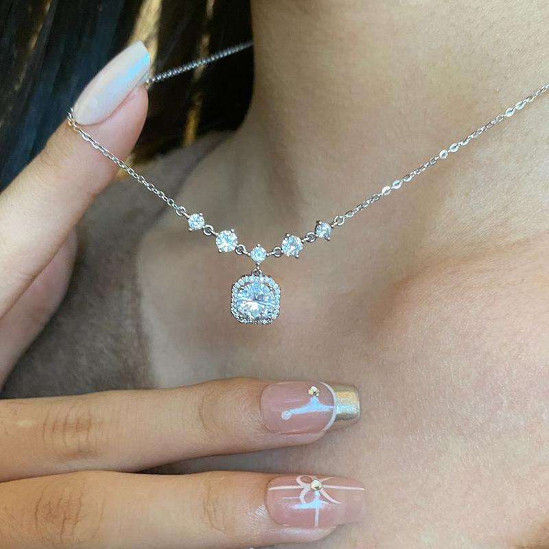light luxury round Zircon collar chain Exquisite diamond inlay square silver  necklace for women pendant wedding
