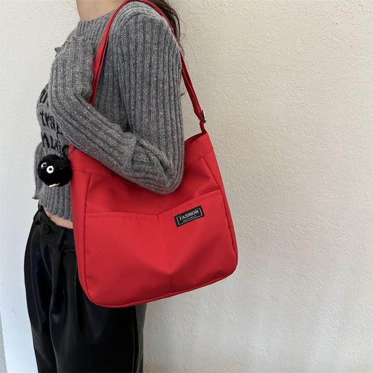 Versatile Soft Fabric Shoulder Bag For Women In Fashionable Colors And Chic Style