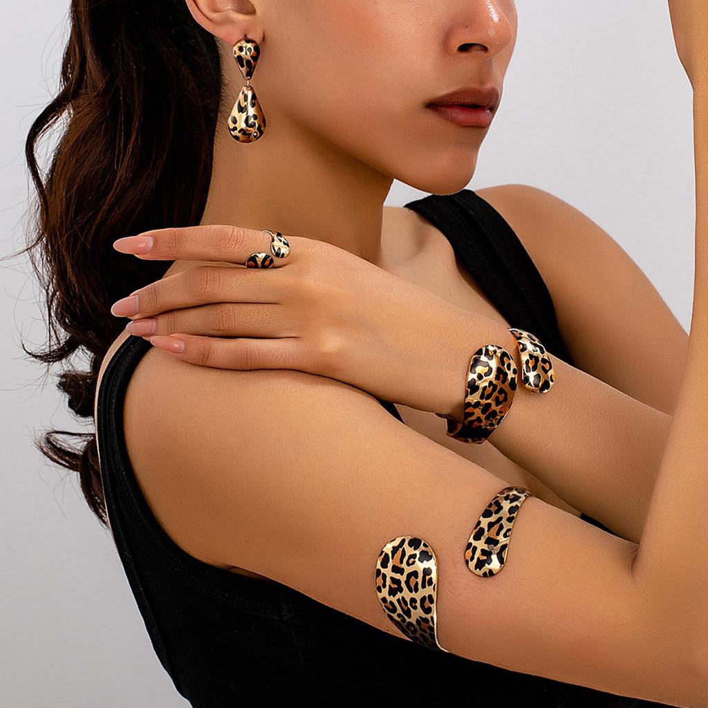 Fashion Jewelry Set Bracelet Armband Earrings Ring For Women Ladies