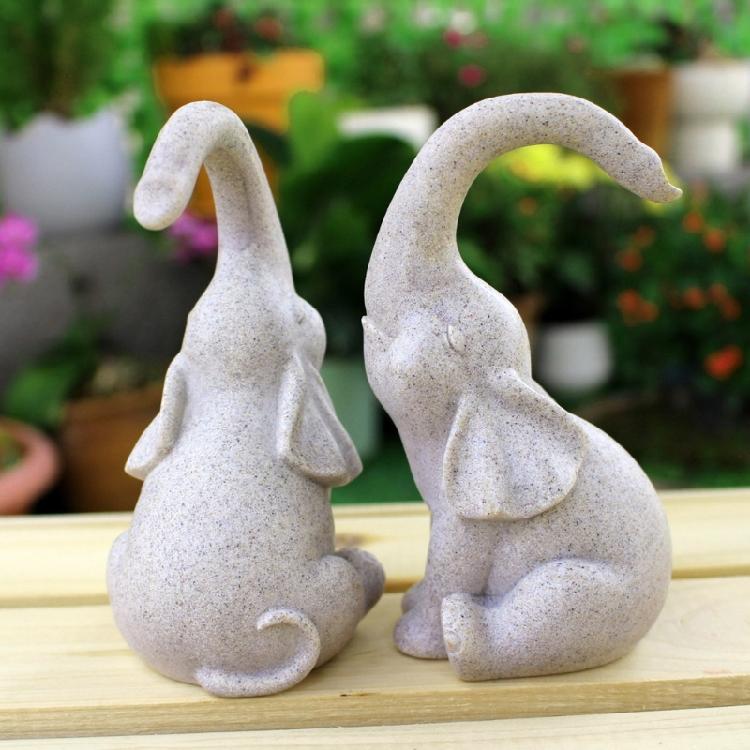Pair of Elephant Sculpture Resin Statue Love Elephant Designs Figurine Statues for Patio and Indoor Desk Decoration