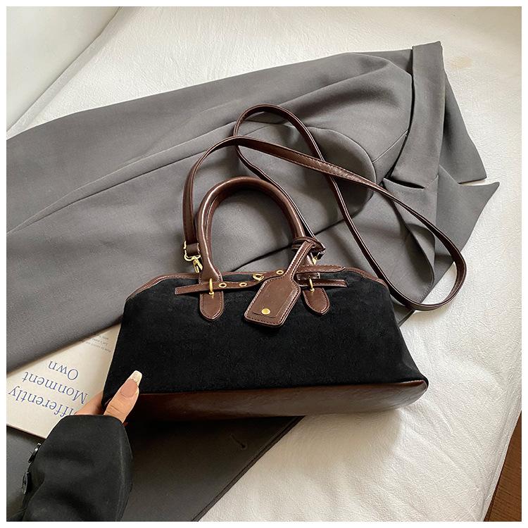 2025 New Fashion Commuter Big Bag Textured Portable Bowling Bag Retro Large Capacity One Shoulder Underarm Bag Women