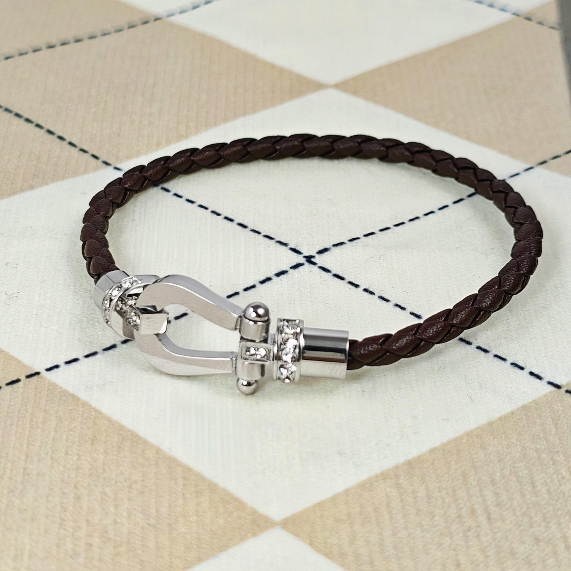 2026 Bracciale alla Moda e Semplice a Forma di U Micro-intarsiato Mezzo Mattone Fibbia Magnetica Fibbia a Ferro di Cavallo Corda di Cuoio Intrecciata Unisex 19.5cm