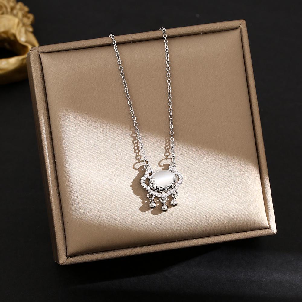 Elegant Korean Micro-Inlaid Titanium Necklace - Luxurious Women's Clavicle Chain, Non-Fading, Unique Minority Design.