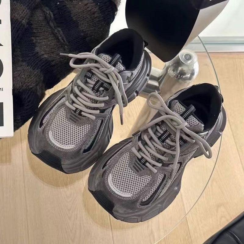 Leichte und atmungsaktive vielseitige Sport- und Freizeitschuhe für Damen für Frühjahr und Herbst 2025, neue koreanische Version mit erhöhter Plattform, Dad-Schuhe für
