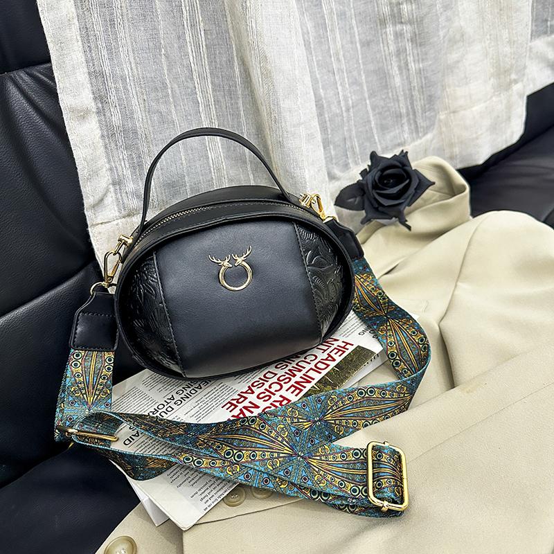 A refined PU shoulder bag in the shape of a solid rugby ball, suitable for keys, mobile phones, cosmetics and jewelry