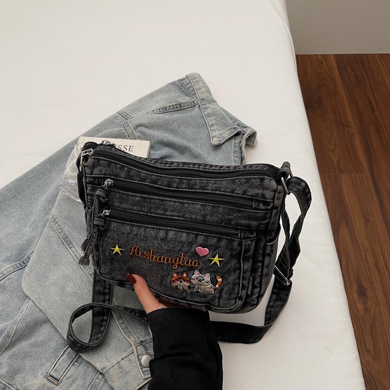 

Korean Cute Embroidered Denim Crossbody Bag 2025: Lightweight, Casual Style for Women чорний