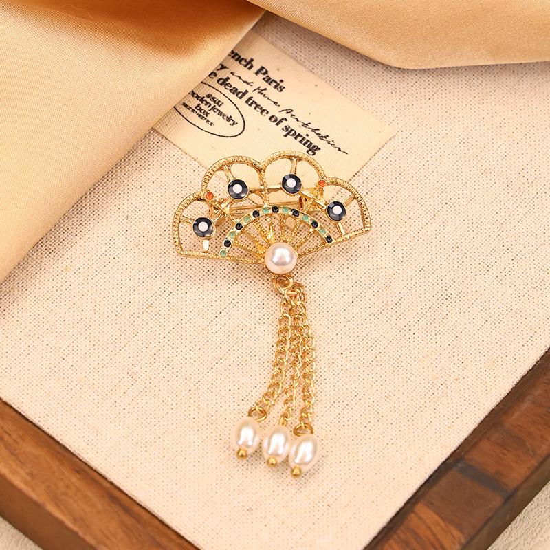 Classical Guofeng Hollow Fan Brooch Flower New Chinese Style Retro Court Elegant Elegant Cheongsam Accessories Corsage