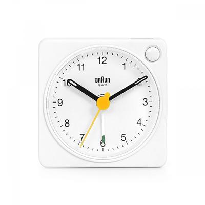 Braun BC02XW Klassischer Reisewecker mit Crescendo-Alarm, geräuscharm, für öffentliche Schreibtische