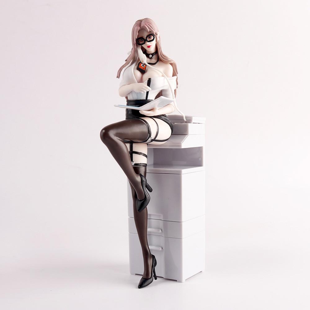 

Модель секретаря женская со съемными очками и шкафчиком для декора настольная