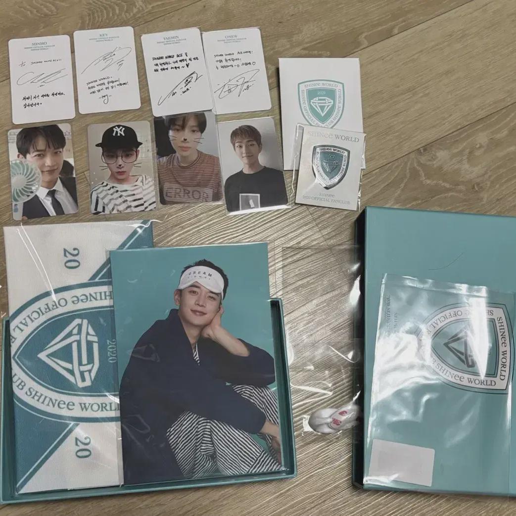 

Набор для фан-клуба Shiny World