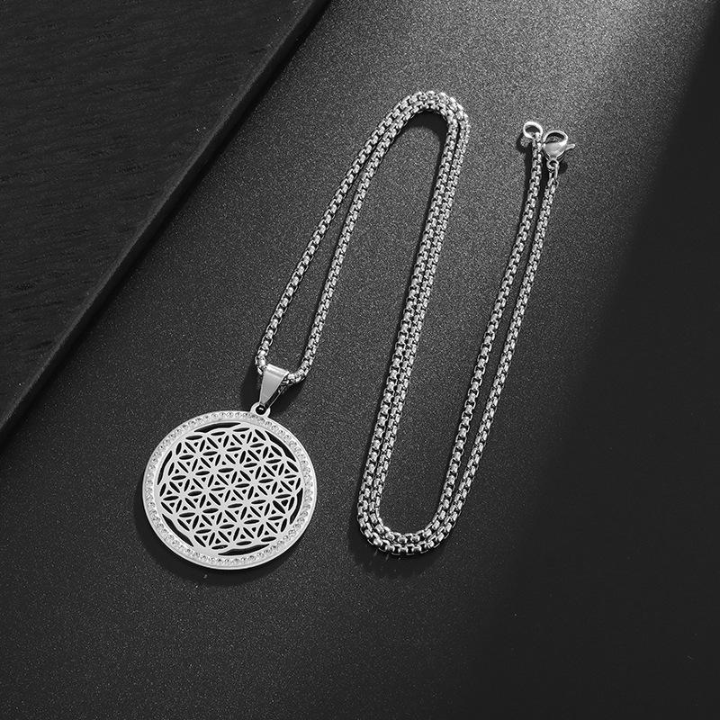 Fashionable Retro Hollow Pattern Round Brand Necklace