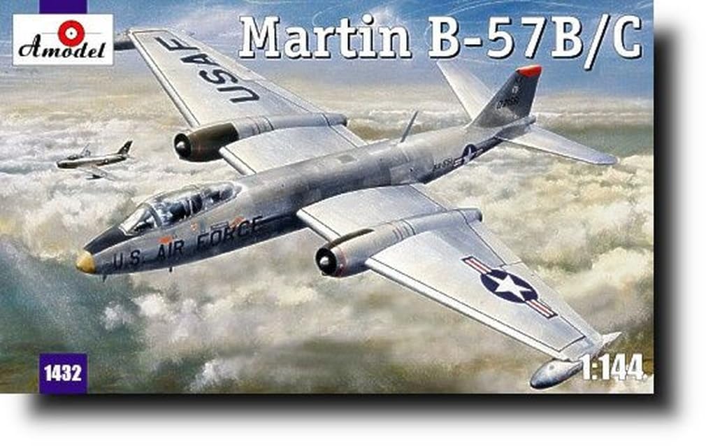 

Martin Jet Reconnaissance Plane Plastic Model AM1432 A-Model 1/144 B-57B/C