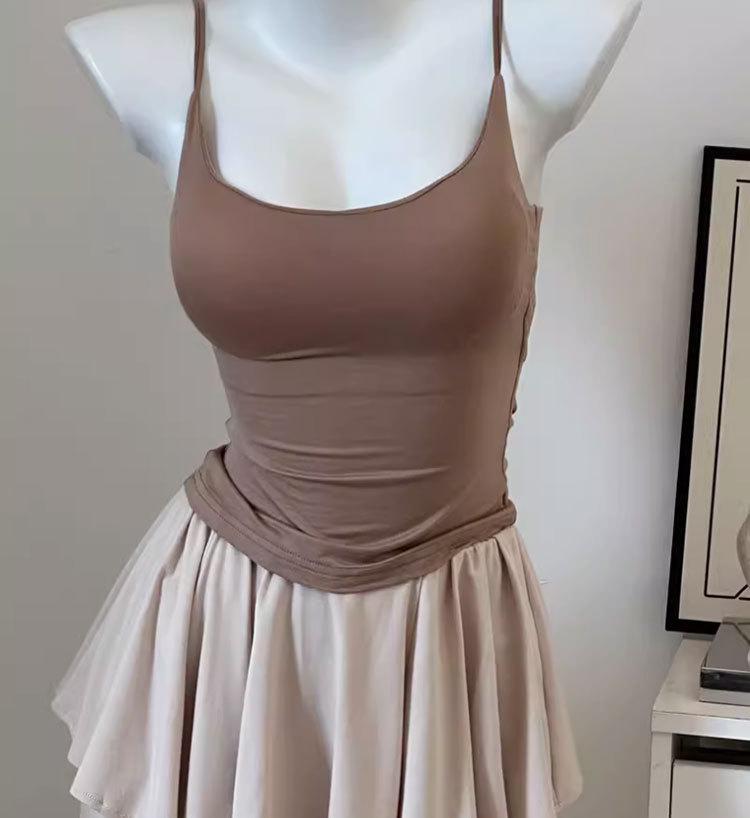 Slim-Fit Women's Camisole with Built-In Bra Pads – Anti-Expansion, Chest-Enhancing Inner Wear for Summer.