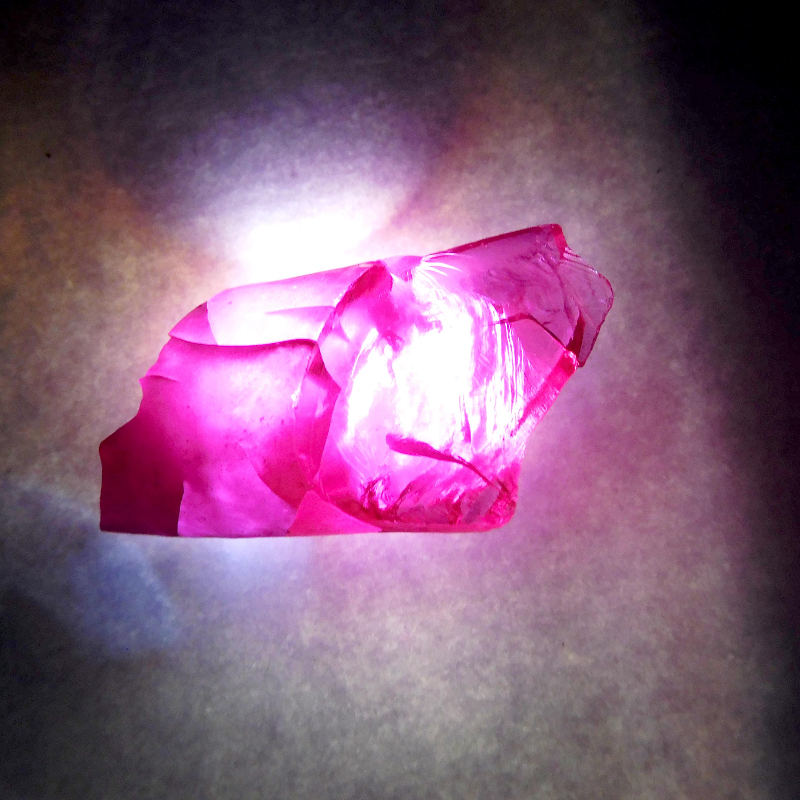 

Earth Mined Raw Rough Natural 15.80 Ct Uncut Red Ruby CERTIFIED Loose Gemstone M-310-Ra 25 mm approx червоний