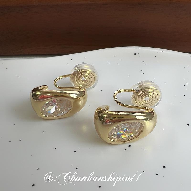 

Gold C-shaped zircon ear clips without earholes, metal simple and cold wind earrings, unique design mosquito coil disc earrings