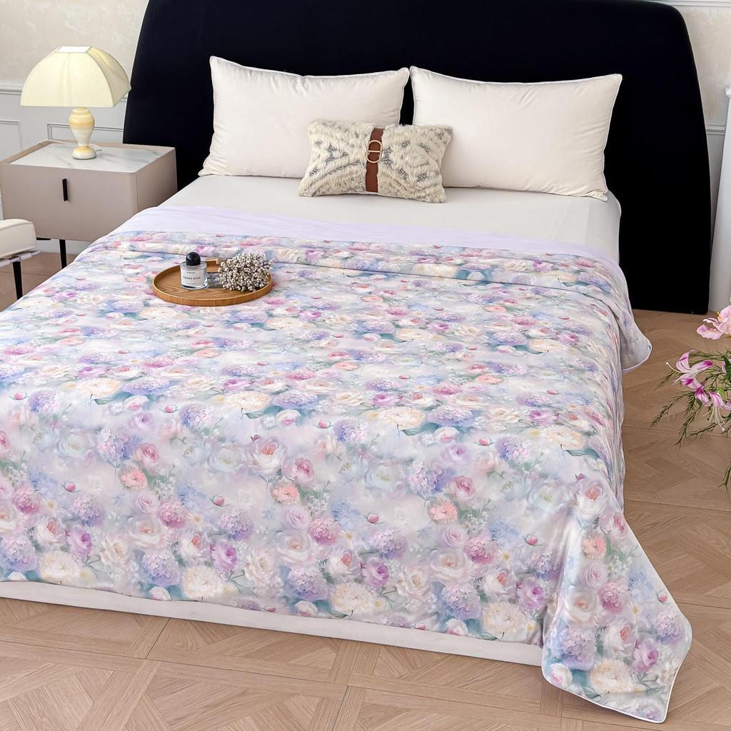 Cool Silk Summer Quilt: Lightweight, Breathable, Ideal for Home or Dorm Use