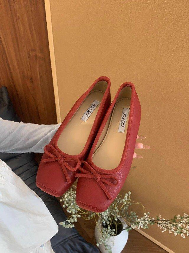 

2025 новые балетки на плоской подошве Doudou туфли в милом стиле с бантом, квадратной головкой, мелким горлом, одна педаль, одинарные туфли для женщин 35 красный