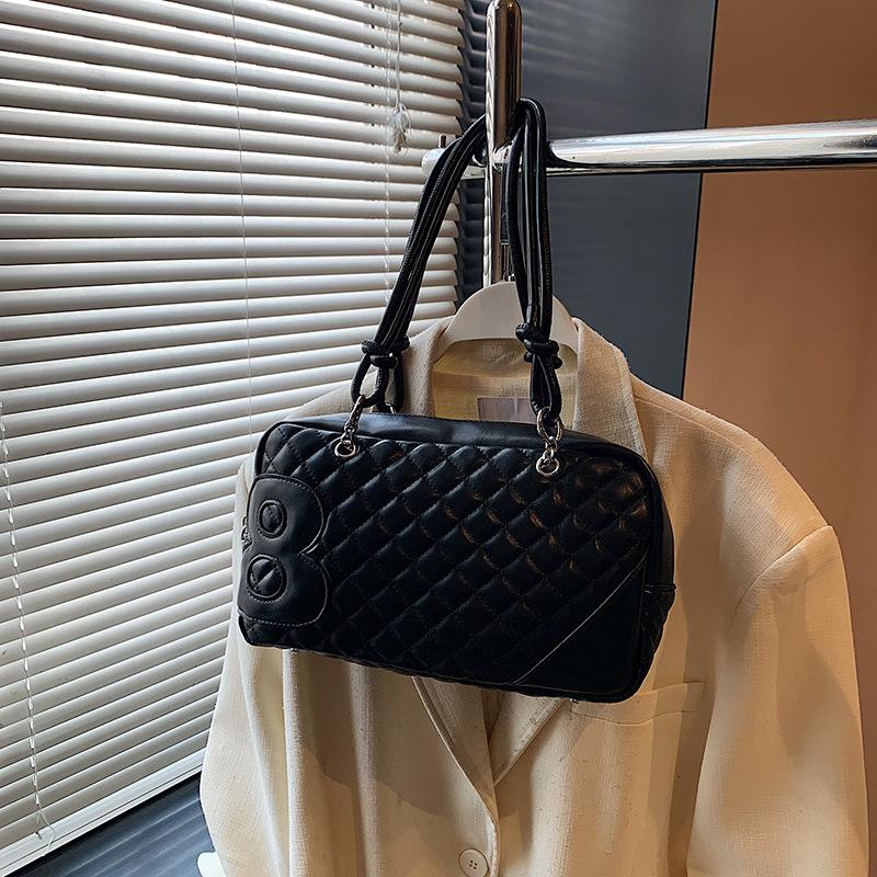 

Сумка большой вместимости из ромбовидной вышивальной нити, женская, новая летняя 2025 года, универсальная сумка через плечо/подмышку, сумка-подушка для поездок 29*8.5*17