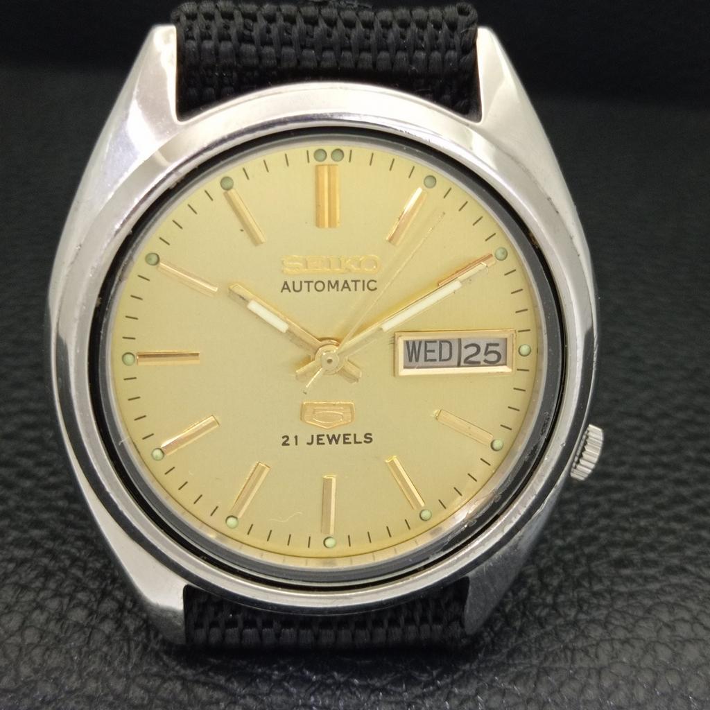 AUTOMATIC VINTAGE SEIKO 5 JAPAN 7019A MENS GOLDEN COLOR DIAL WATCH A702617-1 R209-a702617