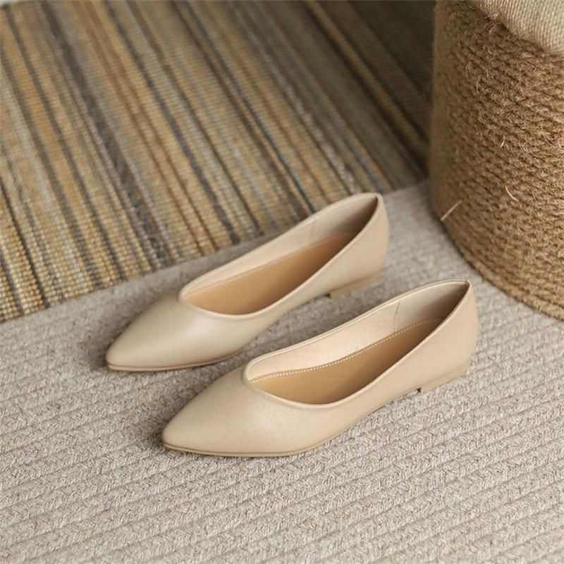 French Flat-soled Single Shoes 2025 New Spring and Autumn Pointed Gentle Fairy Commuting Shallow Mouth Work Shoes Large Size Nurse Shoes