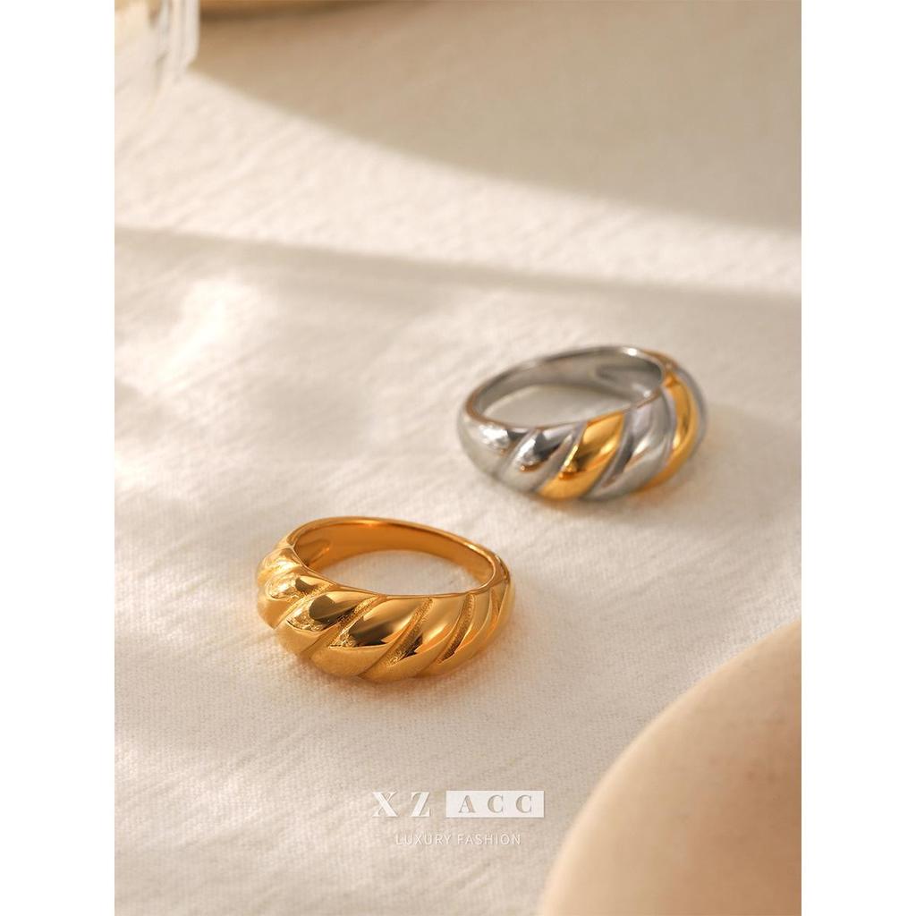 Anillo Europeo y Americano de Lujo Trenzado de Acero Inoxidable Roscado, Titanio Chapado en Oro de 18K, Joyería de Moda de Alta Gama para Mujer