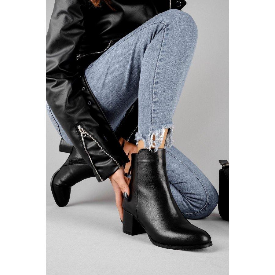 

Женские сапоги из натуральной кожи на каблуке 36 коричневый