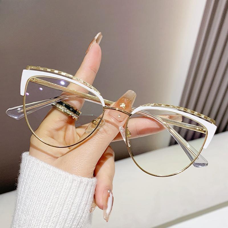 Photochromic Glasses Anti Blue Light Minimalist Style Flat Glasses Ultra Light Eyeglass Frame Metal Spring Eyeglass Legs