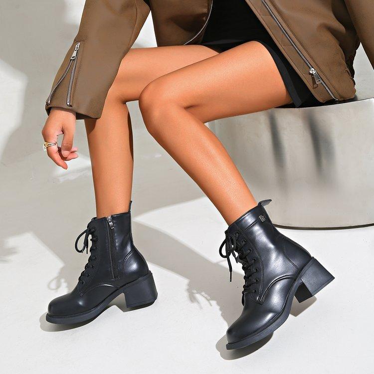 

Европейские и американские однотонные большого размера 42 ботинки Мартин женские 2024 осень новые на шнуровке спереди на толстом каблуке модные универсальные короткие ботинки женские 35 чёрный