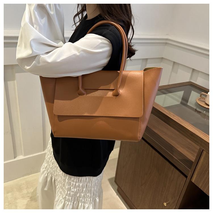 Large Capacity Tote Bag for Women Soft Faux Leather Shoulder Handbag Stylish Commute Bag Trendy Daily Outing Purse KTB