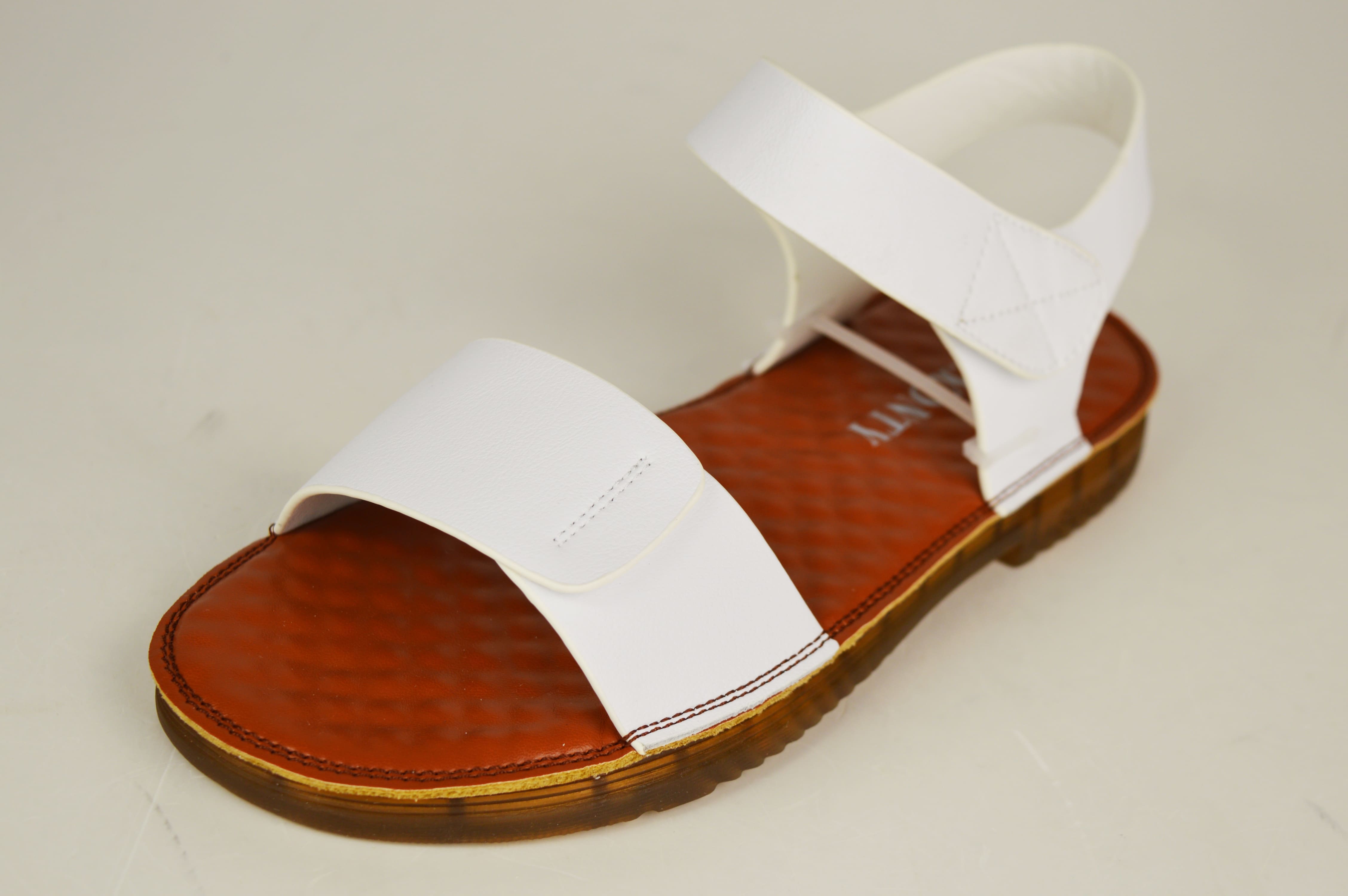 

Босоніжки на плоскій підошві Vikonty 2277 36 36 білий