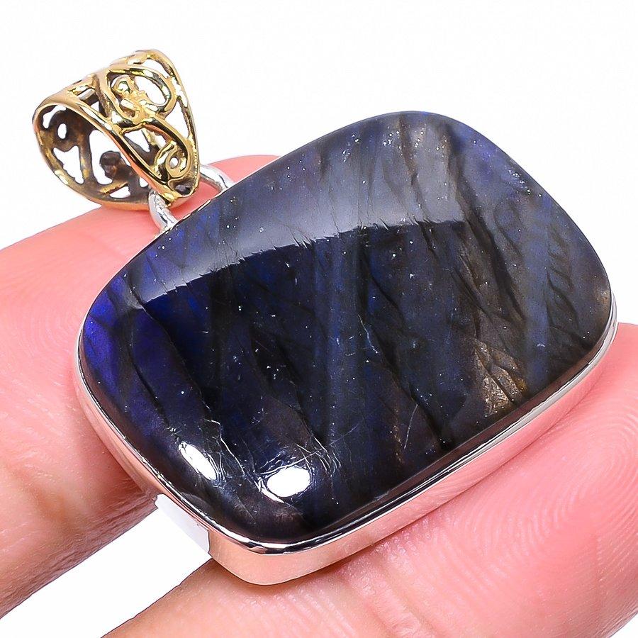 

Natural Labradorite Gemstone 925 Sterling Silver Two Tone Pendant 1.42 y6I52