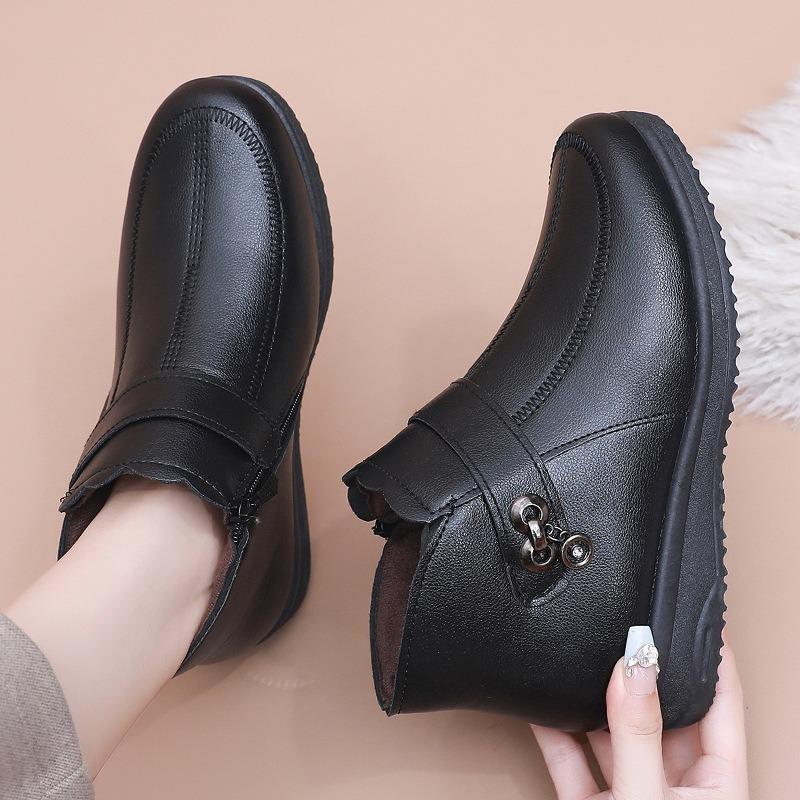 Winter Old Man Cotton Shoes Women's Leather Shoes Warm Non-slip Soft Sole Medium and Old Velvet Flat Short Boots Cotton Shoes