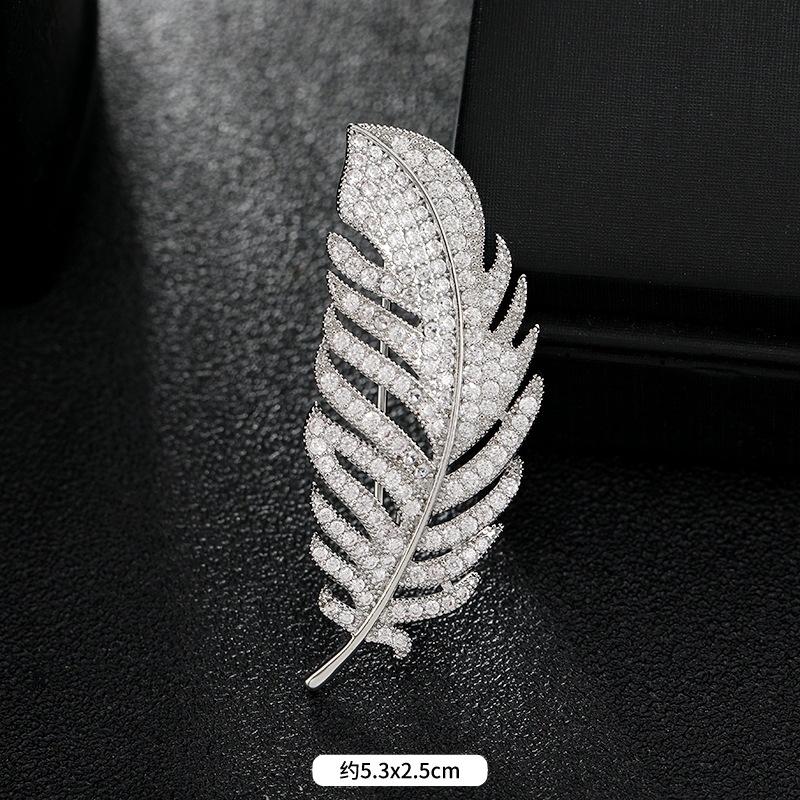 High-end crystal temperament brooch female swan snowflake luxury atmospheric brooch sweater pin suit trendy accessories