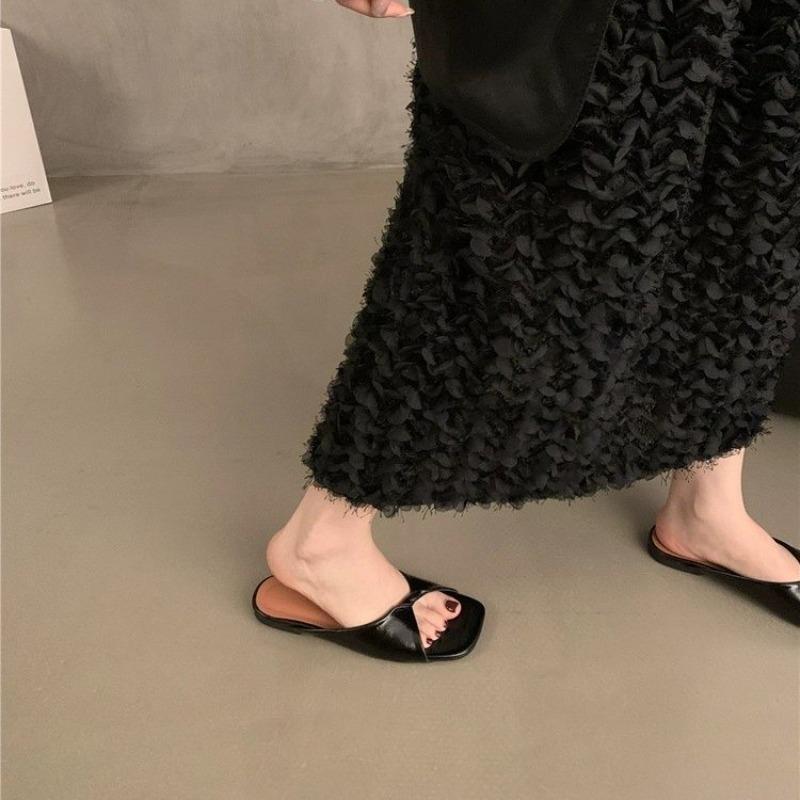 

Fashion Flat-soled Cool Slippers for Women in Summer, New Fashionable Square-toe Open-toe Soft-soled Seaside Beach Flip-flops 40 чёрный