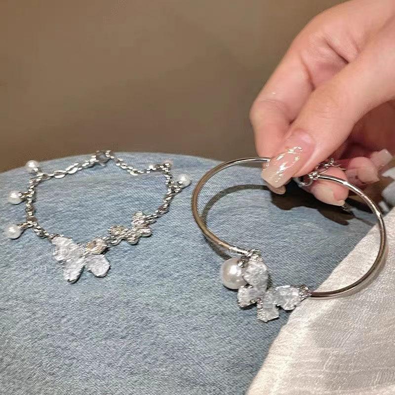 Exquisite Blue Ice Butterfly Pearl Bracelet Refined Trendy Womens Jewelry Hand