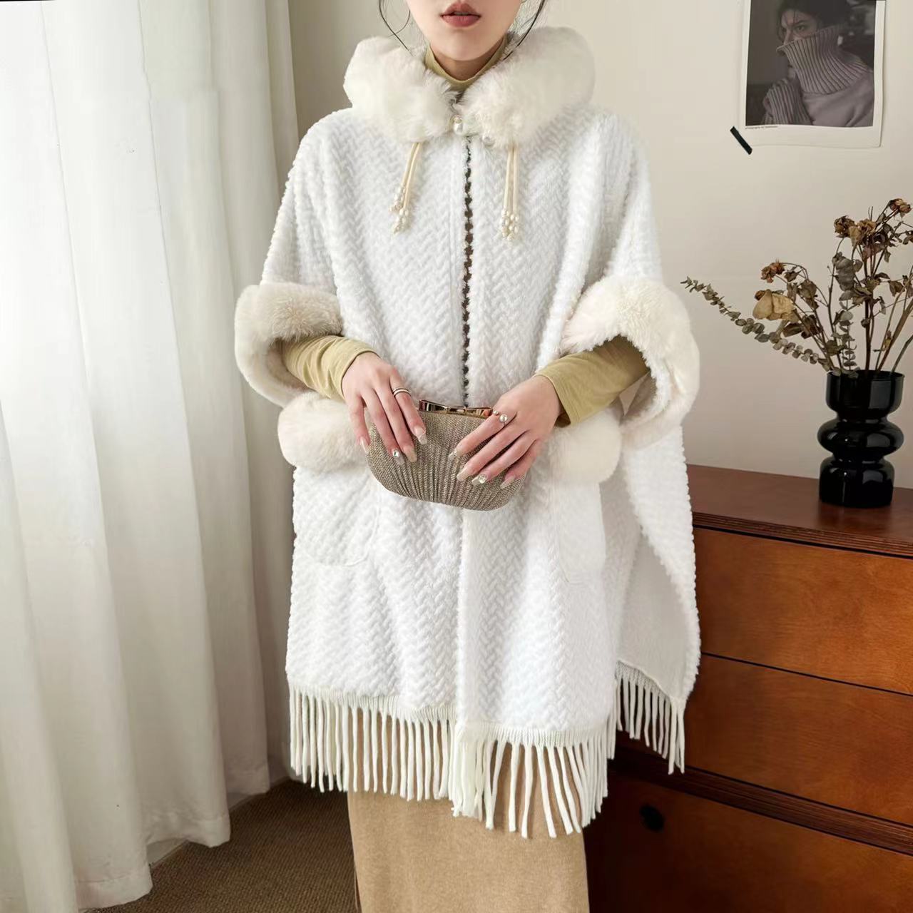 

Меховой воротник с бахромой, шаль, плюшевая утолщенная накидка в национальном стиле, шерстяная куртка с капюшоном в иностранном стиле для женщин 0018 # One Size