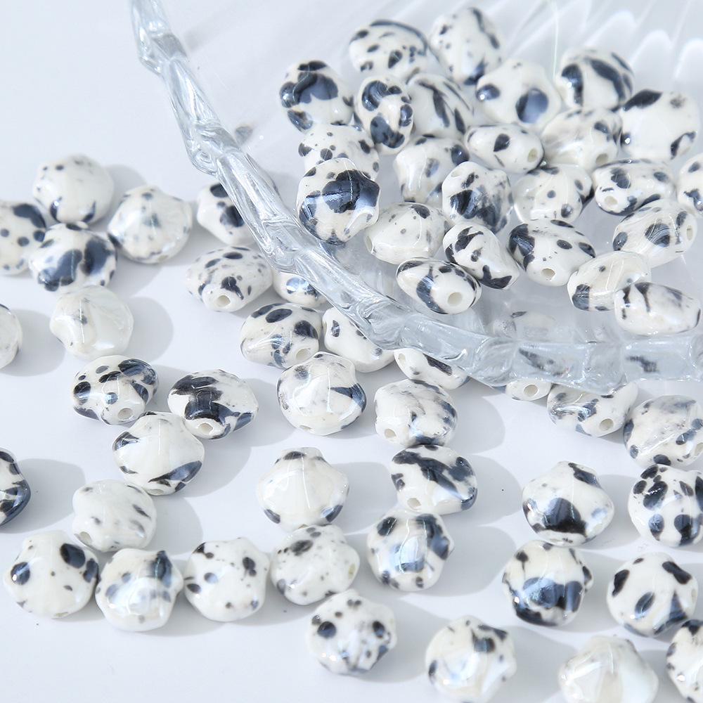 

Черные 3D керамические мультяшные бусины для самодельных украшений ручной работы Smudged shells (12×13mm)