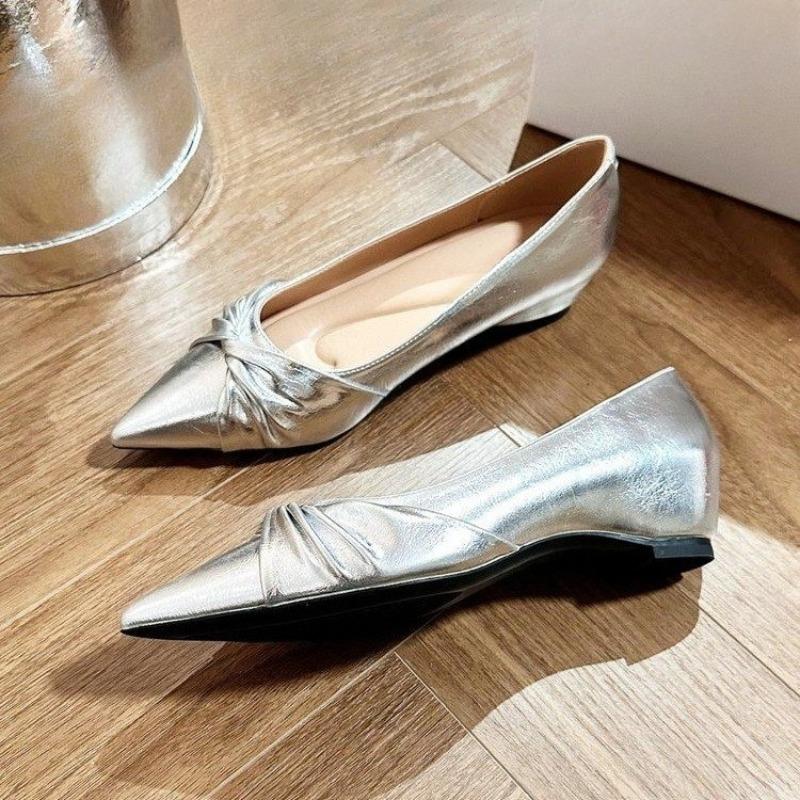 

Fashion Pleated Slip-on Anti-slip Wear-resistant Low-heeled Shoes Autumn New Pointed Toe Shallow Mouth Soft Sole Anti-slip Single Shoes 40