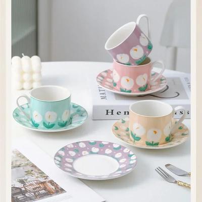Tazze e bicchieri – Servizi da tè e tazzine