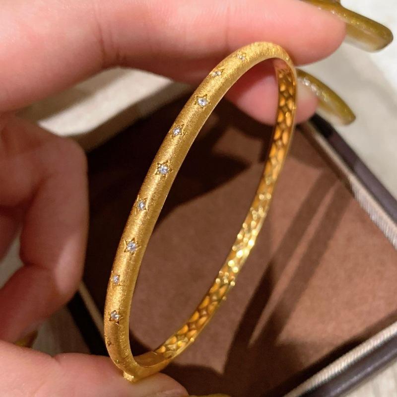 

Браслет в стиле легкой роскоши, французский ретро, высококлассный, матовый, «Цыганская звезда», роскошный, в придворном стиле, инкрустированный сверкающими бриллиантами, темпераментный браслет тяжелой промышленности